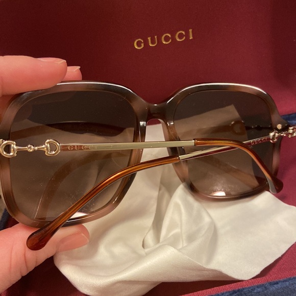 Gucci sunglasses with case - Picture 2 of 4
